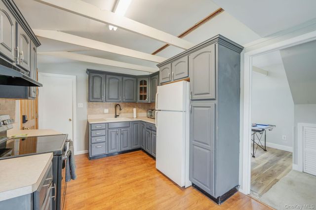 580 Center Briarwood Avenue, West Islip, NY 11795