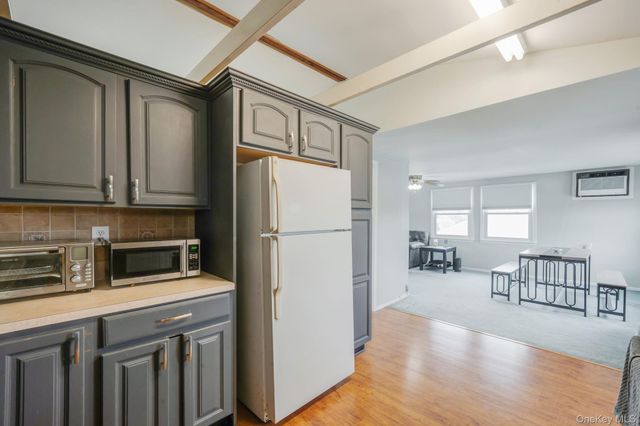 580 Center Briarwood Avenue, West Islip, NY 11795