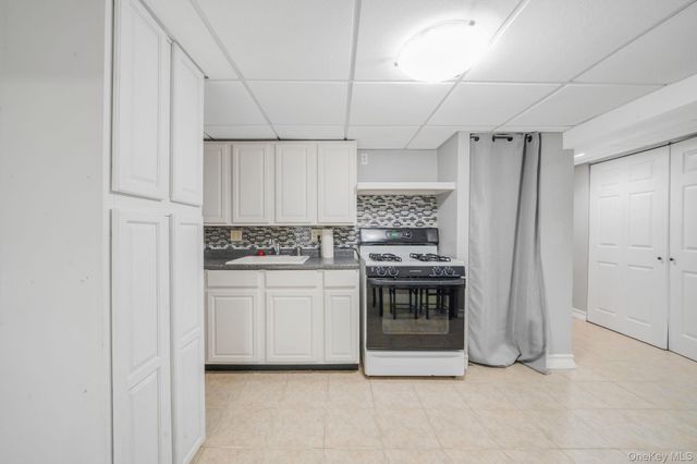 580 Center Briarwood Avenue, West Islip, NY 11795