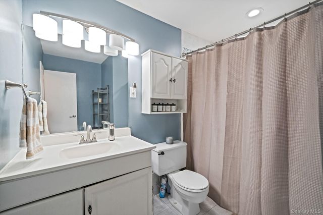 580 Center Briarwood Avenue, West Islip, NY 11795