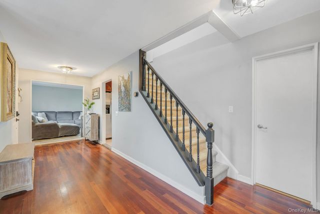 580 Center Briarwood Avenue, West Islip, NY 11795