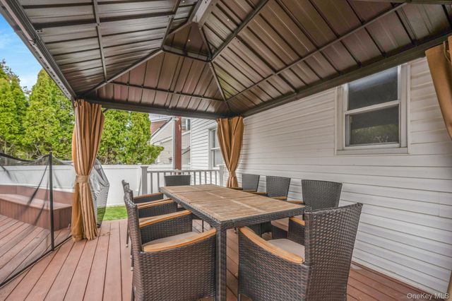 580 Center Briarwood Avenue, West Islip, NY 11795