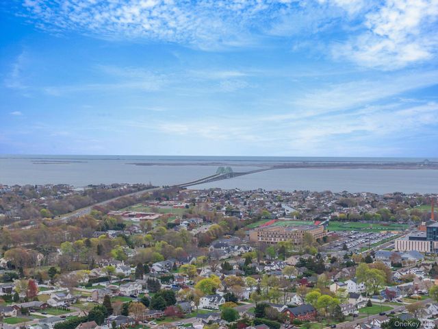 580 Center Briarwood Avenue, West Islip, NY 11795