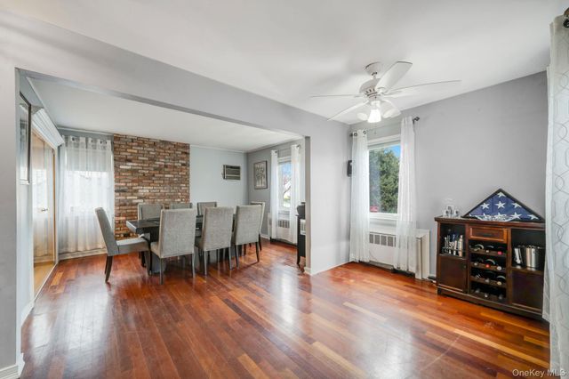 580 Center Briarwood Avenue, West Islip, NY 11795