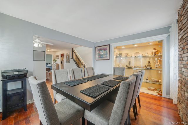 580 Center Briarwood Avenue, West Islip, NY 11795