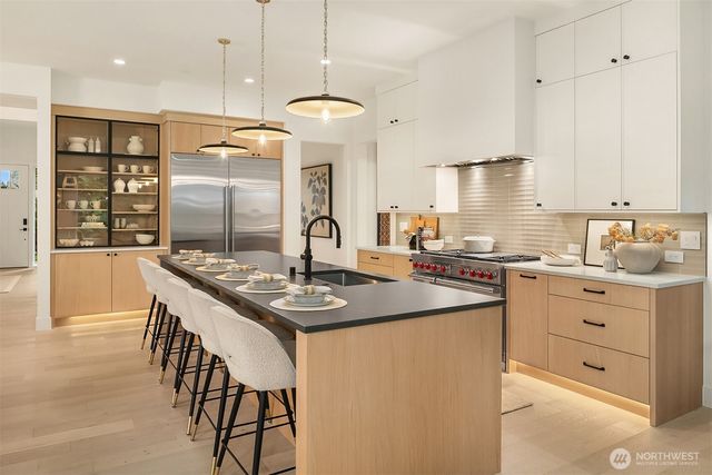 1706 111th Avenue NE, Bellevue, WA 98004