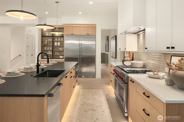 1706 111th Avenue NE, Bellevue, WA 98004