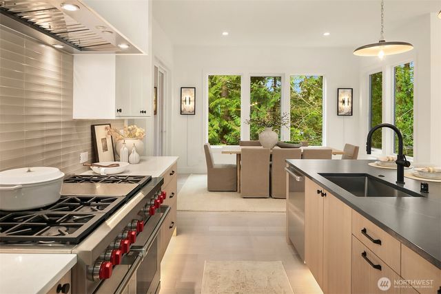 1706 111th Avenue NE, Bellevue, WA 98004