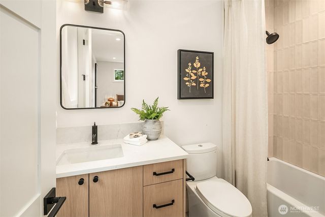 1706 111th Avenue NE, Bellevue, WA 98004