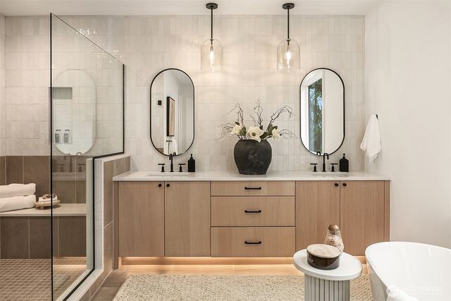 1706 111th Avenue NE, Bellevue, WA 98004