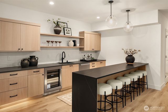 1706 111th Avenue NE, Bellevue, WA 98004