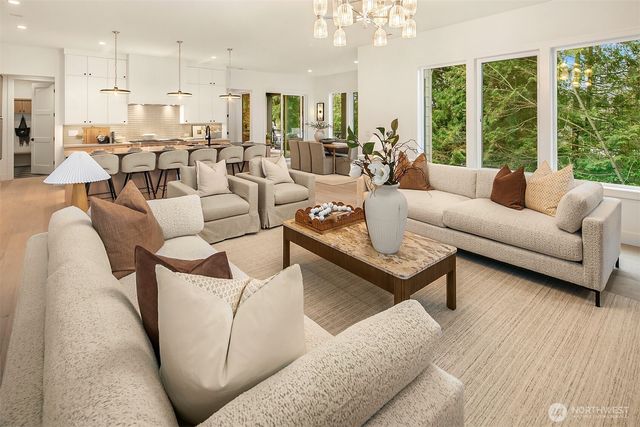 1706 111th Avenue NE, Bellevue, WA 98004