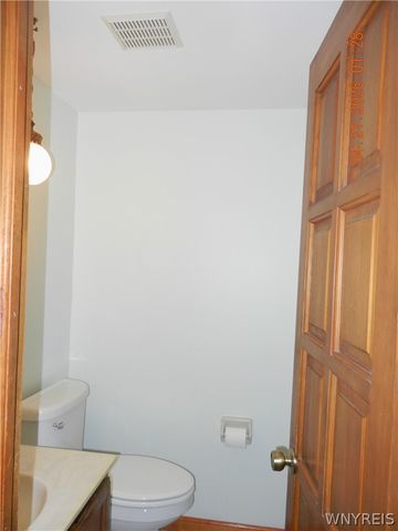 62 Deer Chase Rd Road, West Seneca, NY 14224