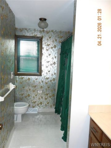 62 Deer Chase Rd Road, West Seneca, NY 14224