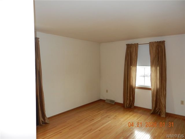62 Deer Chase Rd Road, West Seneca, NY 14224