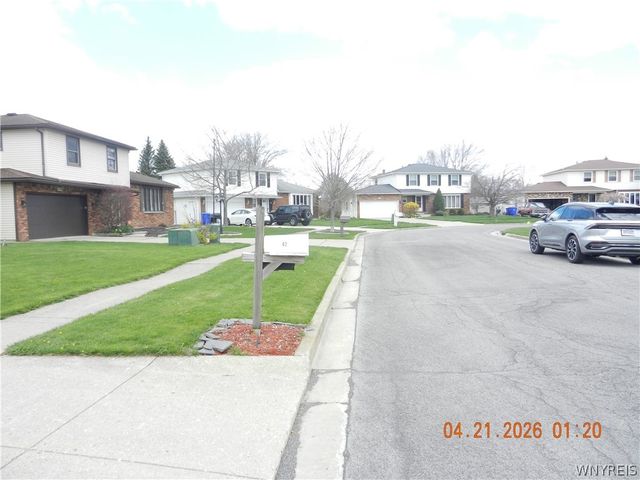62 Deer Chase Rd Road, West Seneca, NY 14224