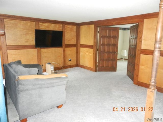 62 Deer Chase Rd Road, West Seneca, NY 14224