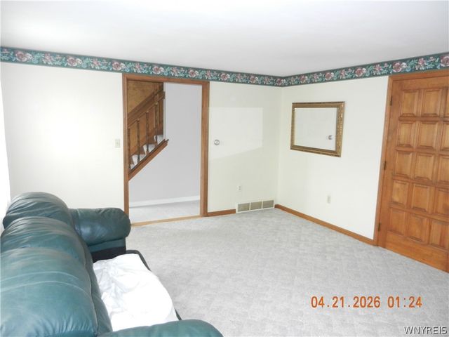 62 Deer Chase Rd Road, West Seneca, NY 14224