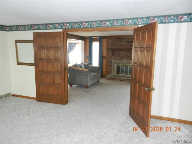 62 Deer Chase Rd Road, West Seneca, NY 14224