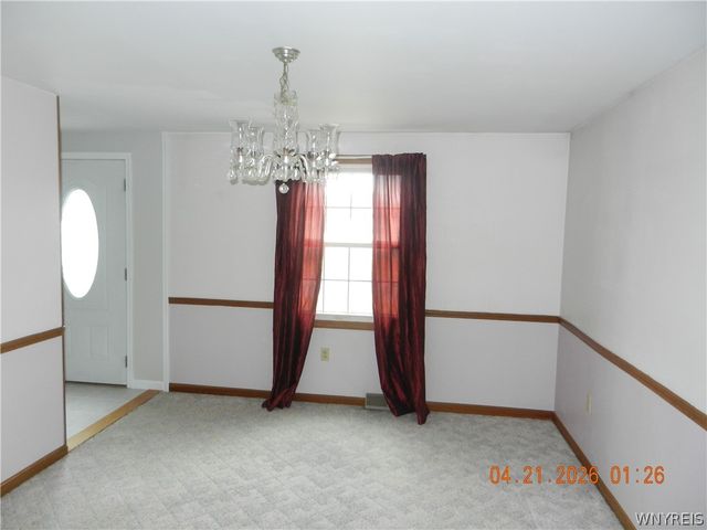 62 Deer Chase Rd Road, West Seneca, NY 14224