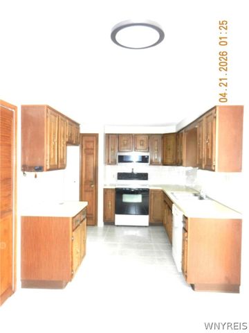62 Deer Chase Rd Road, West Seneca, NY 14224