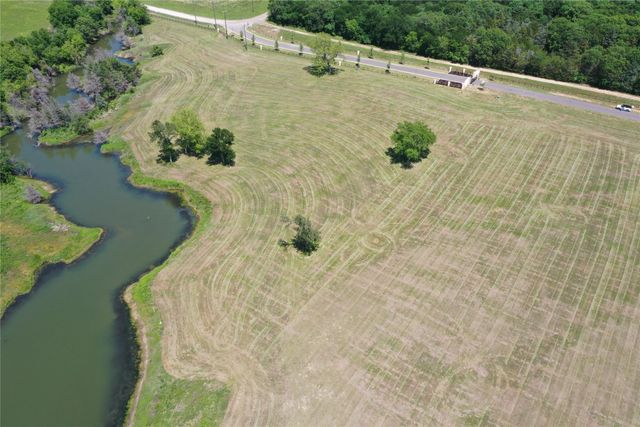300 Shores Drive, Honey Grove, TX 75446