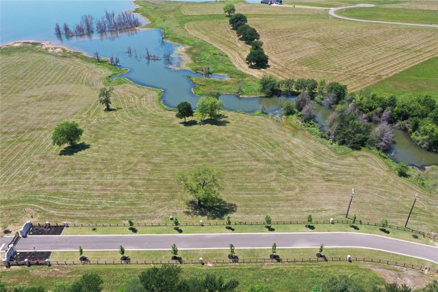 300 Shores Drive, Honey Grove, TX 75446