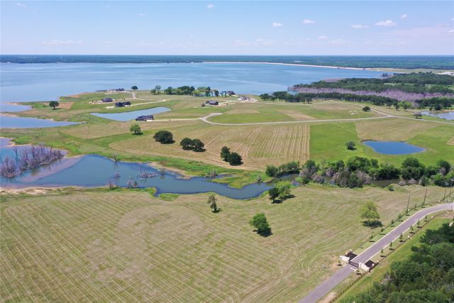 300 Shores Drive, Honey Grove, TX 75446