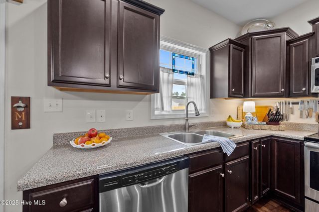 852 Dynasty Drive, Jacksonville, NC 28546