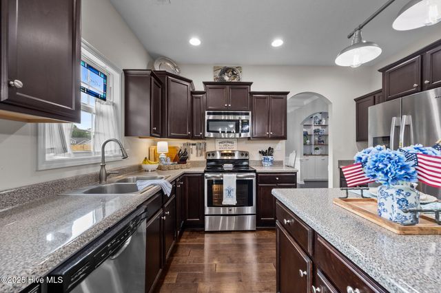 852 Dynasty Drive, Jacksonville, NC 28546