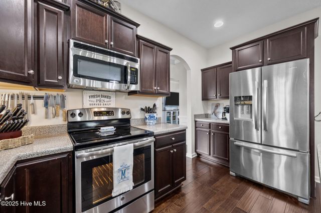 852 Dynasty Drive, Jacksonville, NC 28546