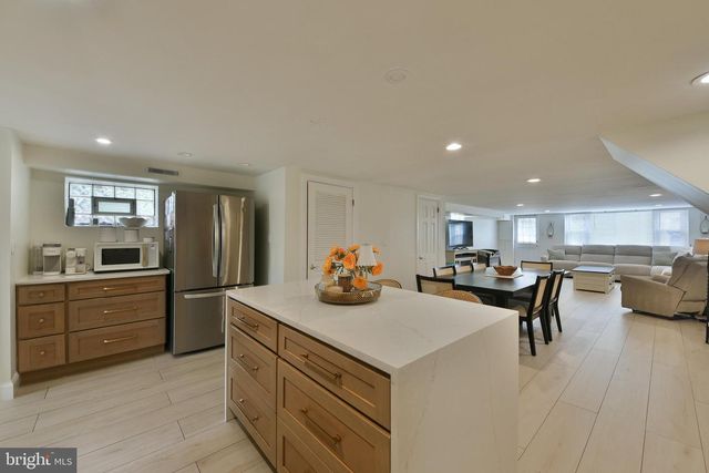 3137 DRAPER ST, Philadelphia, PA 19136