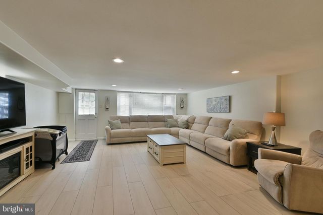 3137 DRAPER ST, Philadelphia, PA 19136