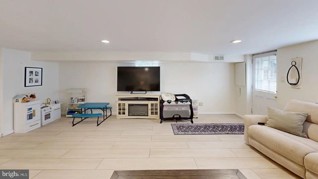 3137 DRAPER ST, Philadelphia, PA 19136