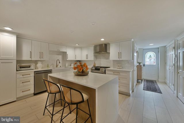 3137 DRAPER ST, Philadelphia, PA 19136