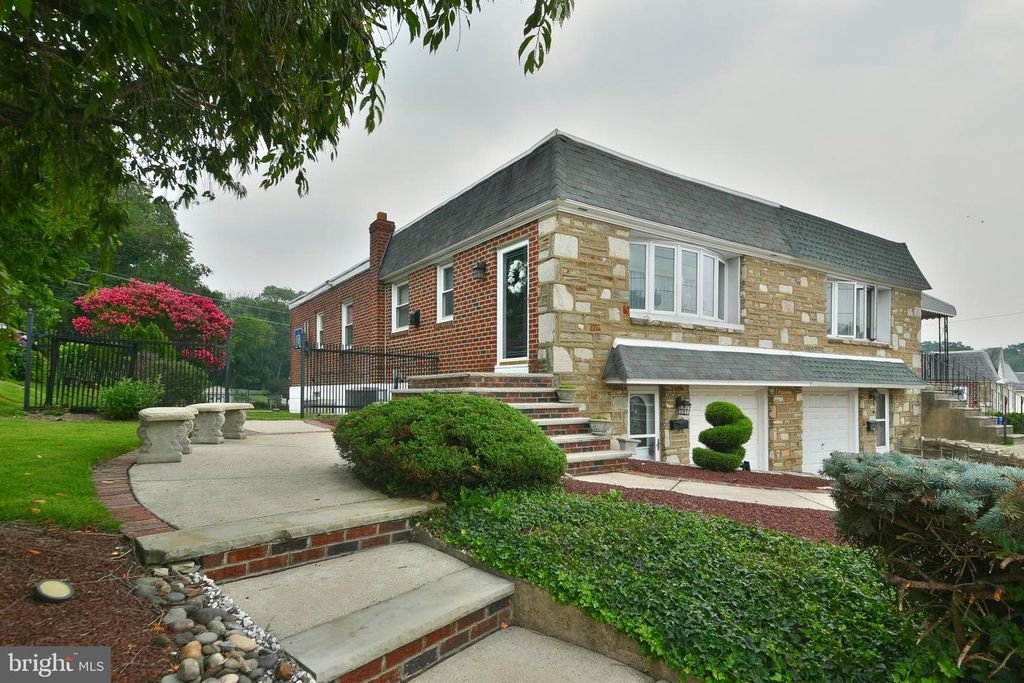 3137 DRAPER ST, Philadelphia, PA 19136