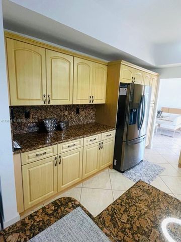 6762 SW 157th Ct, Miami, FL 33193