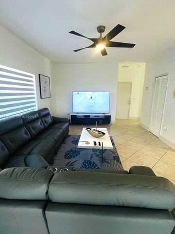 6762 SW 157th Ct, Miami, FL 33193