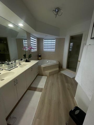 6762 SW 157th Ct, Miami, FL 33193