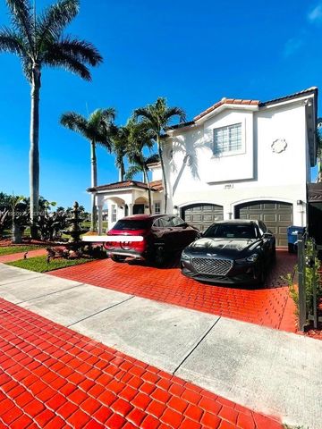 6762 SW 157th Ct, Miami, FL 33193