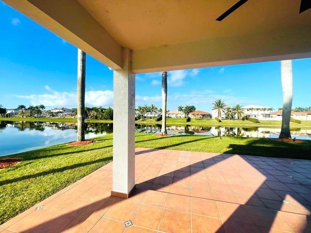 6762 SW 157th Ct, Miami, FL 33193