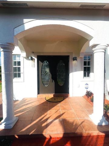 6762 SW 157th Ct, Miami, FL 33193