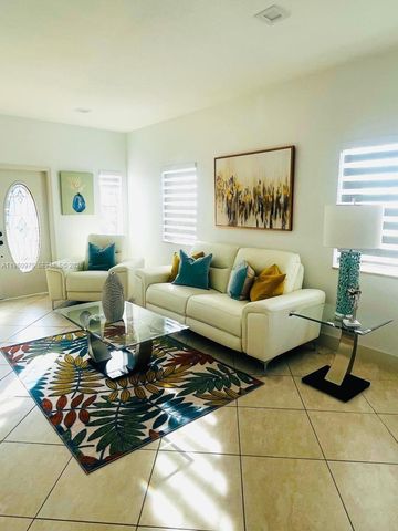 6762 SW 157th Ct, Miami, FL 33193