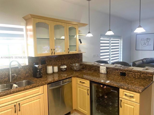 6762 SW 157th Ct, Miami, FL 33193