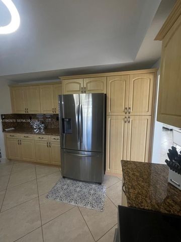 6762 SW 157th Ct, Miami, FL 33193