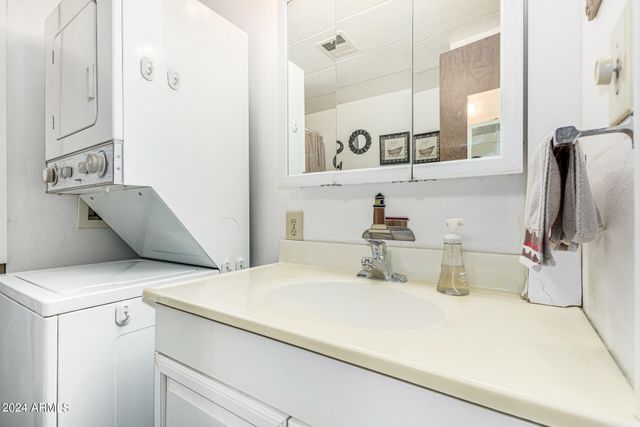 305 S VAL VISTA Drive 202, Mesa, AZ 85204