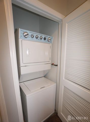 1299 St. George Avenue 103, Colonia, NJ 07067