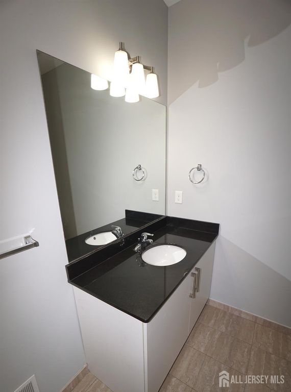 1299 St. George Avenue 103, Colonia, NJ 07067
