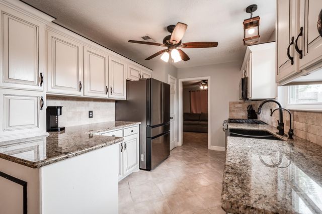 3401 Wood Fox Drive, Alvin, TX 77511