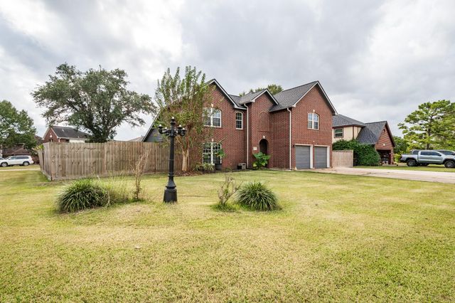 3401 Wood Fox Drive, Alvin, TX 77511